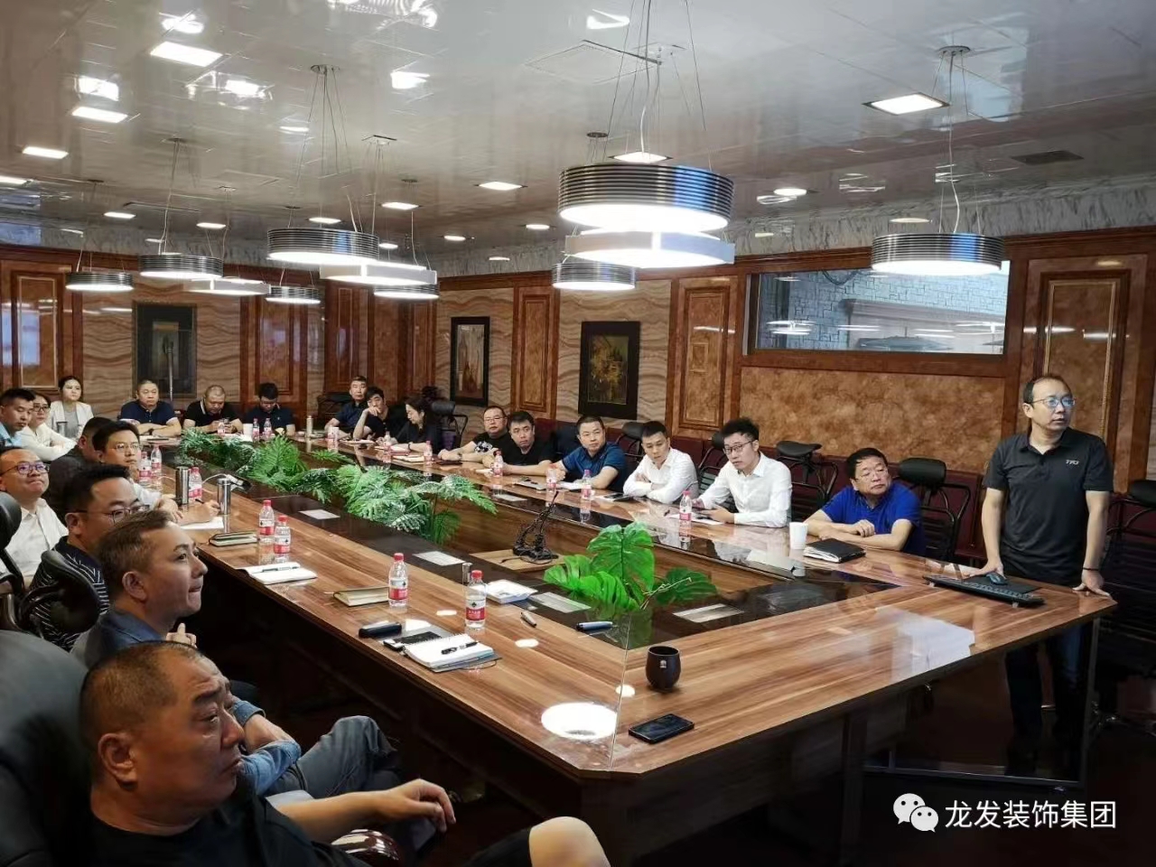 “新趋势 新思维 新模式”2020年龙发装饰经管会胜利召开